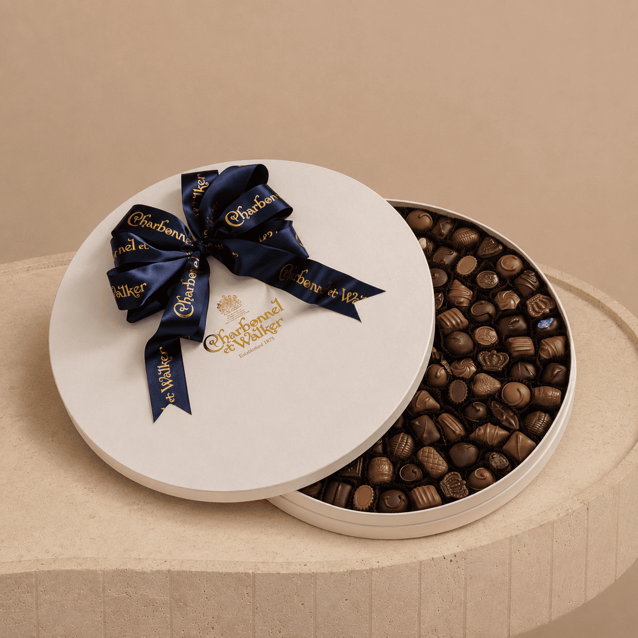 Luxurious 1kg Boite Blanche with Milk and Dark Chocolates
